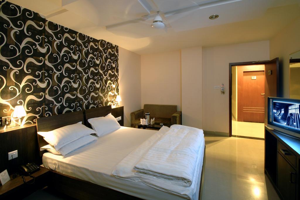Hotel Tulsi Exotic Bhopal Room photo