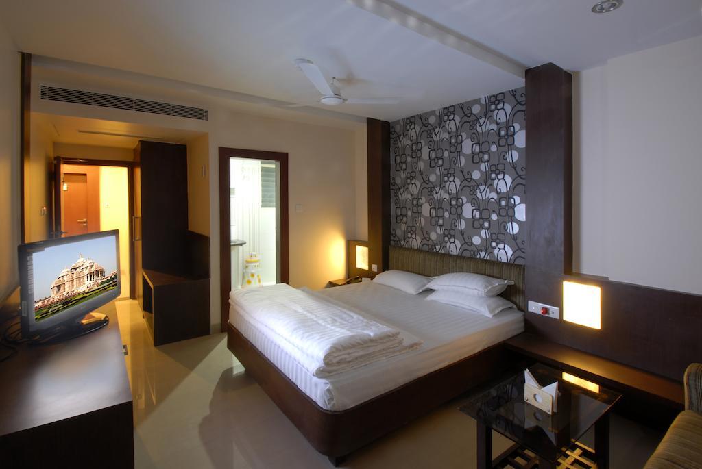 Hotel Tulsi Exotic Bhopal Exterior photo